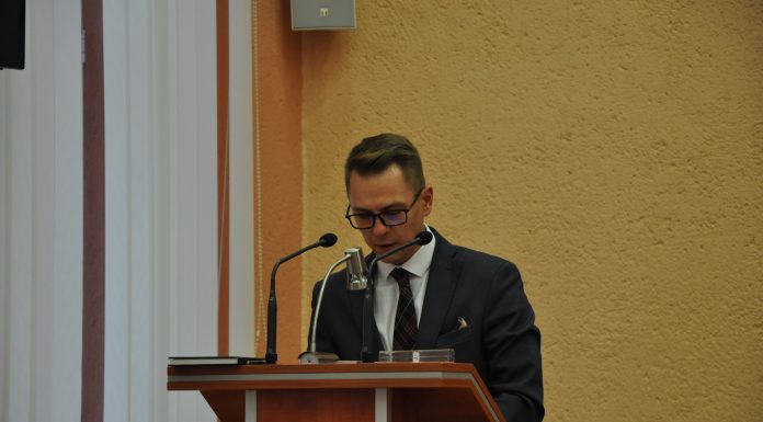 Opozicijos klausimus ignoruoja