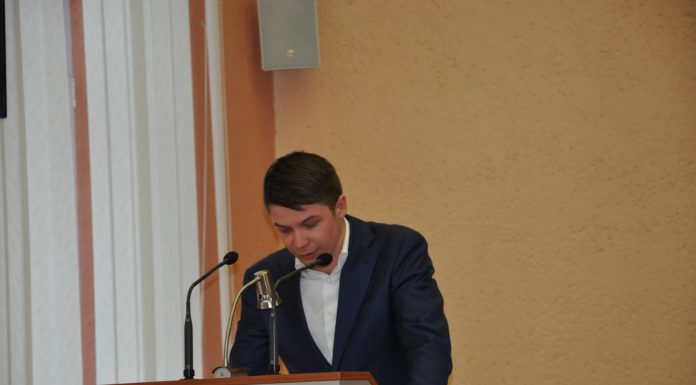 Kelių asfaltavimą rajono valdžia apipynė paslaptimis