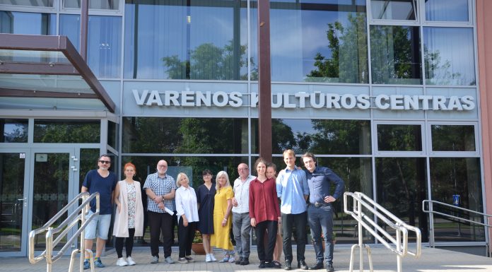 Varėnos kultūros centre vykusio Dalios Tamulevičiūtės lietuvių autorių scenos meno kūrinių konkurso laimėtojas – Kauno miesto kamerinis teatras