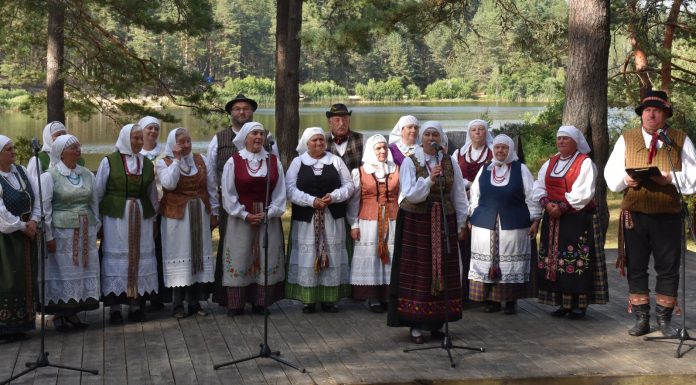 Dzūkijos šilų kaimuose nuvilnijo respublikinis folkloro festivalis „Subatėlės vakarėly…“