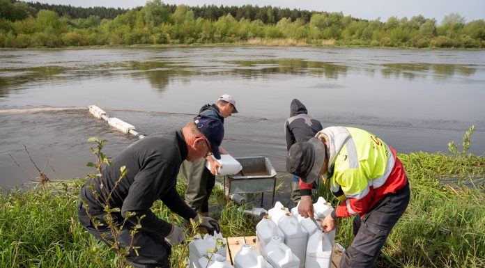 Į Nemuną išpiltas preparatas upiniams mašalams naikinti