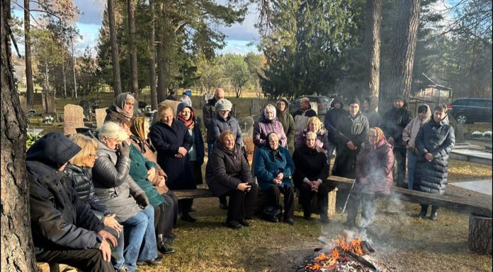 Unikali tradicija Margionyse tęsiama – kapinaitėse tebesimeldžiama prie Vėlinių laužo