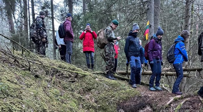 Partizanų vadas Juozas Vitkus-Kazimieraitis pagerbtas tradiciniu žygiu į jo vadavietę Dzūkijos miškuose
