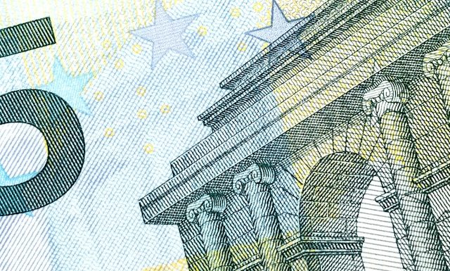 Ką jums reikėtų žinoti prieš kažkam skolinant pinigus