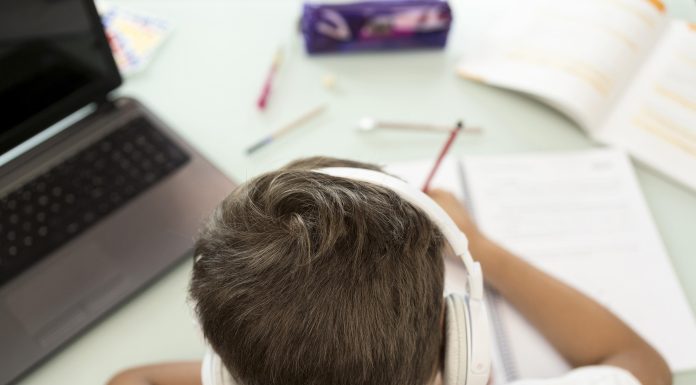 Draugystės paauglystėje: kaip atskirti tikrus draugus ir išmokti nubrėžti ribas?
