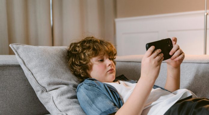 „Groomingas“ – kaip atpažinti nematomą pavojų vaikų saugumui?