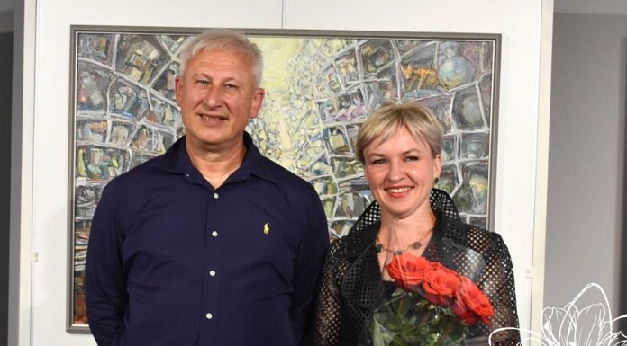 „Sidabrinės bitės“ ženklai – Daliai Šemeškienei-Kleponytei ir Valdemarui Šemeškai: už dešimtmečius, atiduotus menui ir Varėnos kraštui